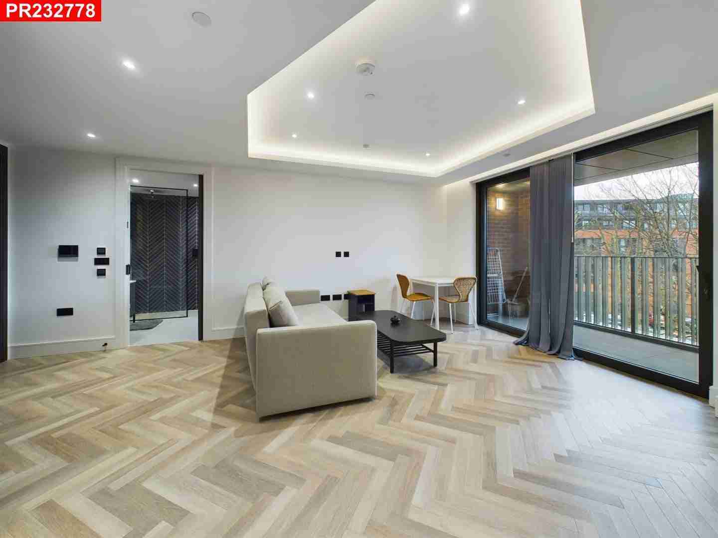 Flat Sawyer Street in Greater London