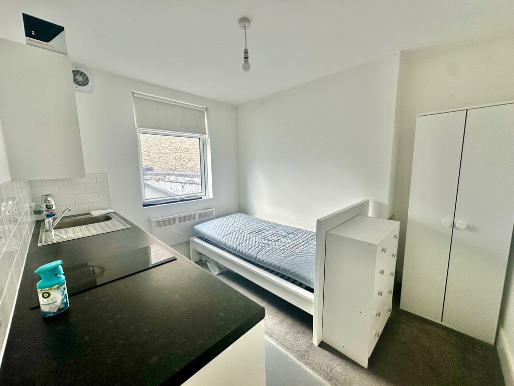 Flat Falkland Road in Greater London