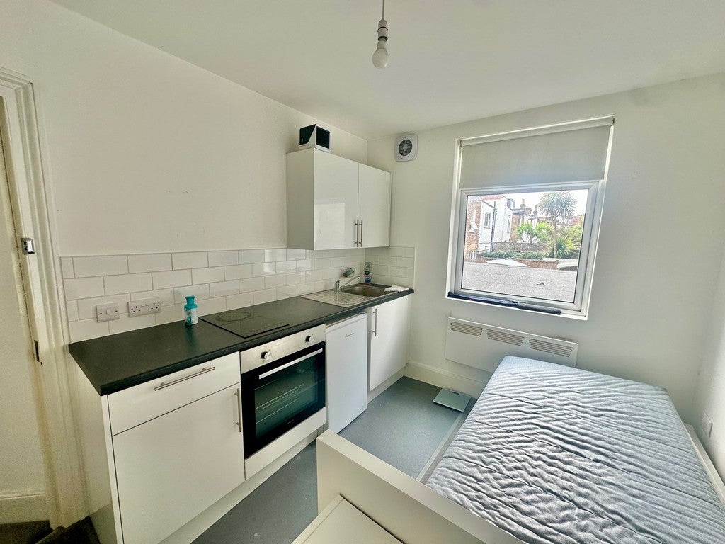 Flat Falkland Road in Greater London