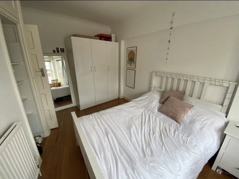 Flat Glenmore Road in Greater London