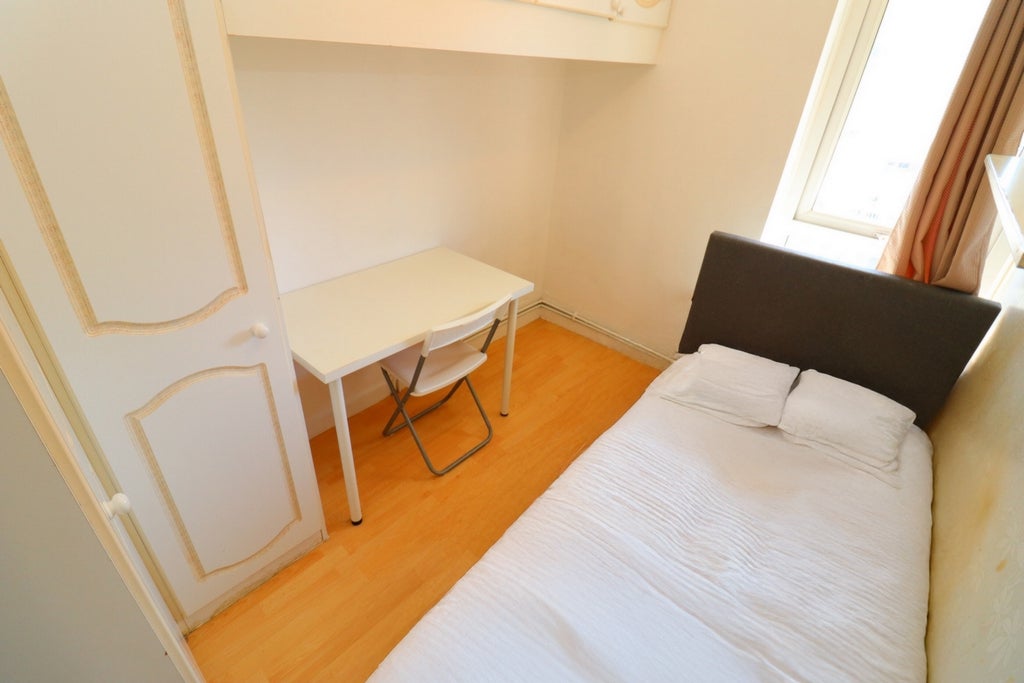 Room Globe Road in Greater London