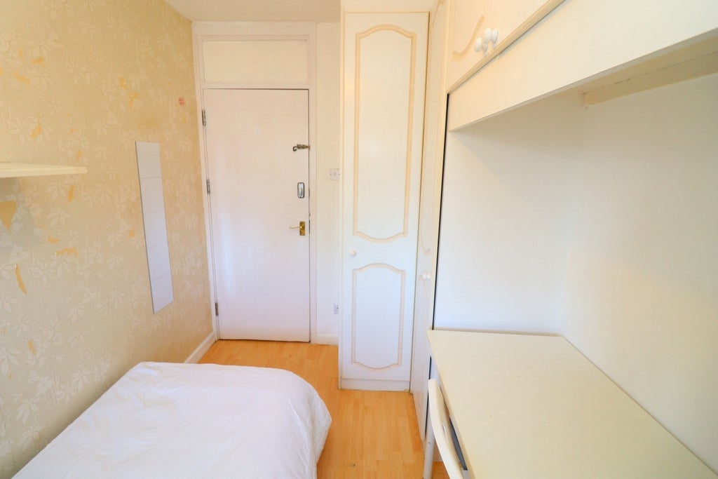 Room Globe Road in Greater London