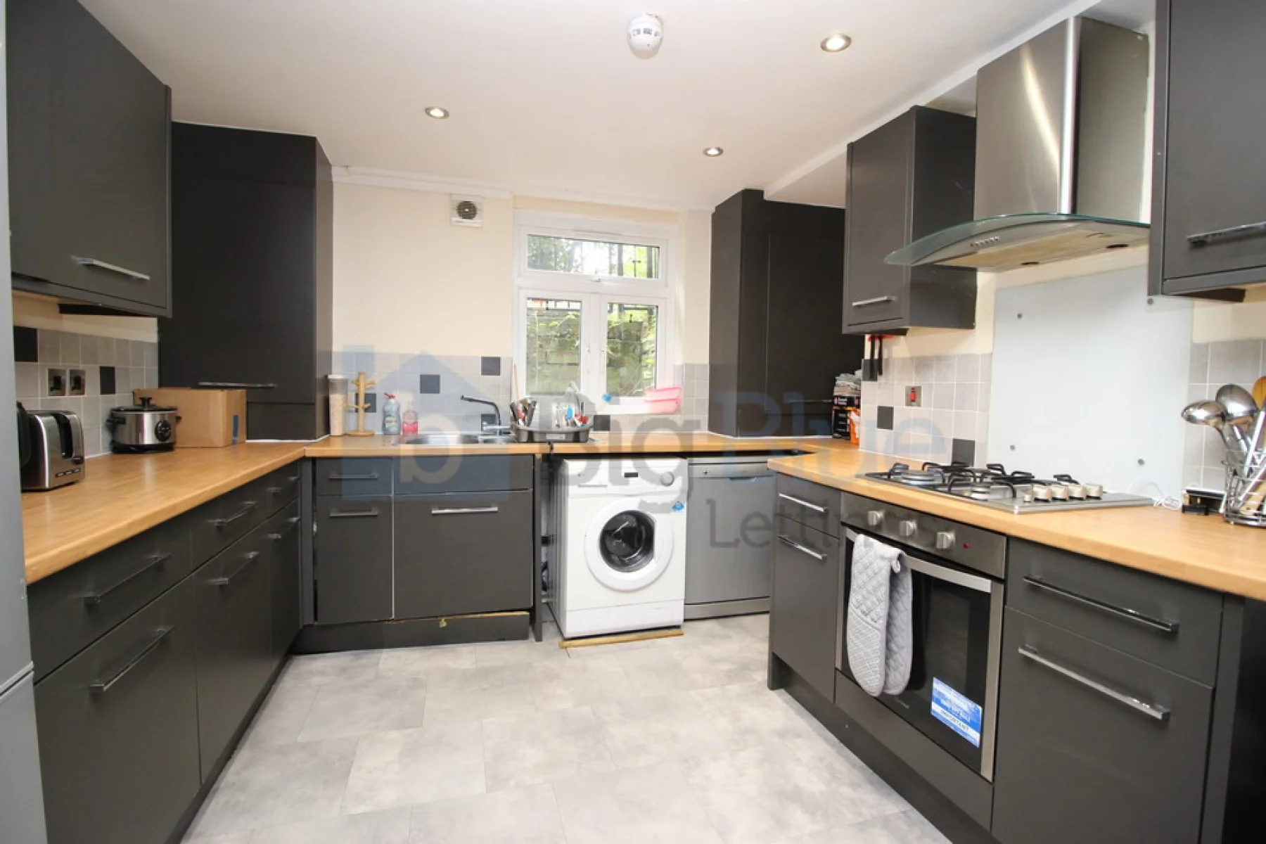 Flat Chestnut Avenue in Leeds