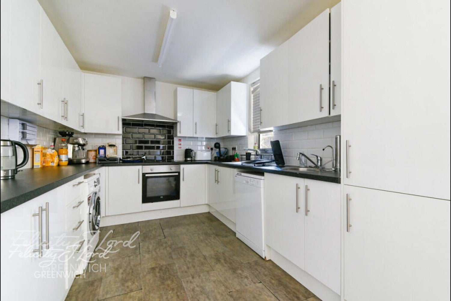 Room Crooke Road in Greater London