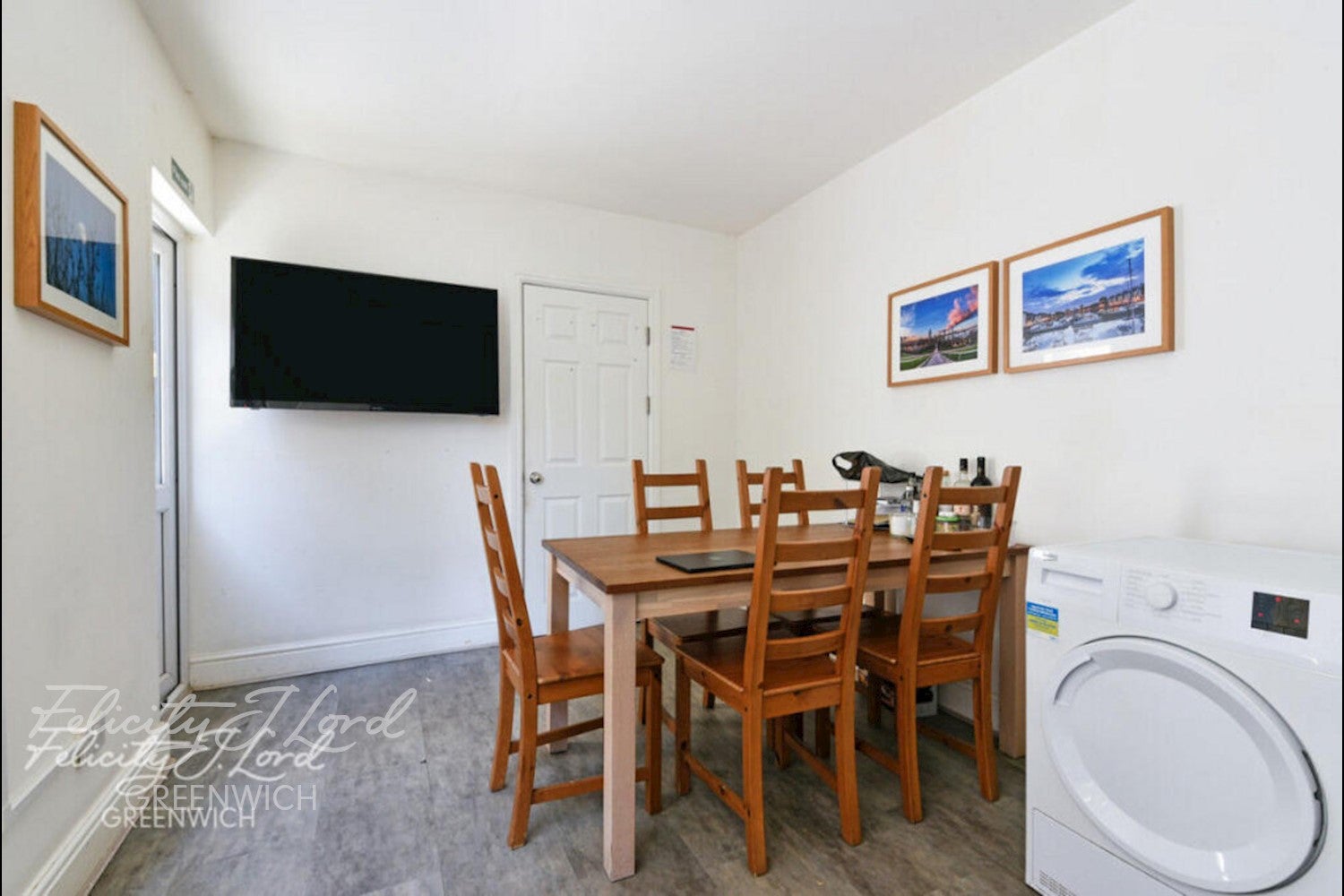 Room Crooke Road in Greater London