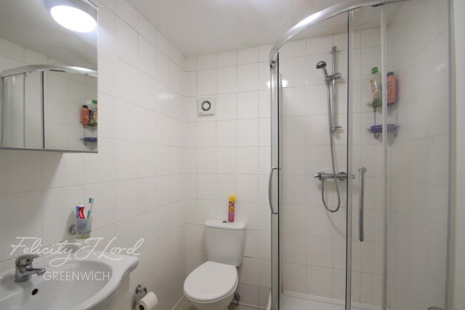 Room Crooke Road in Greater London