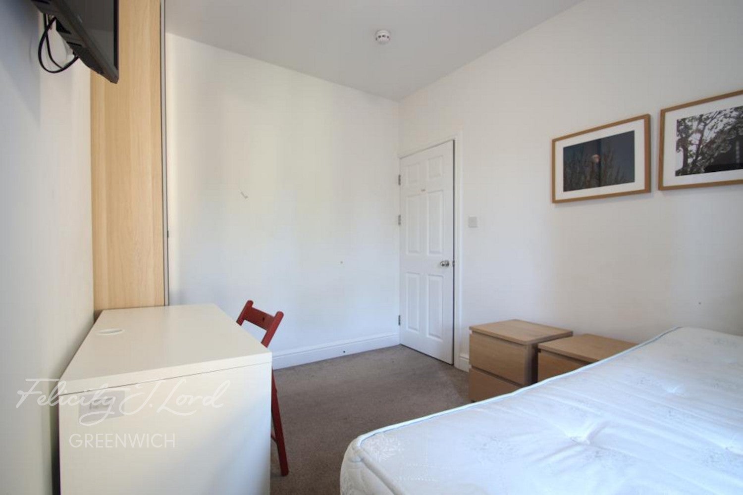 Room Crooke Road in Greater London
