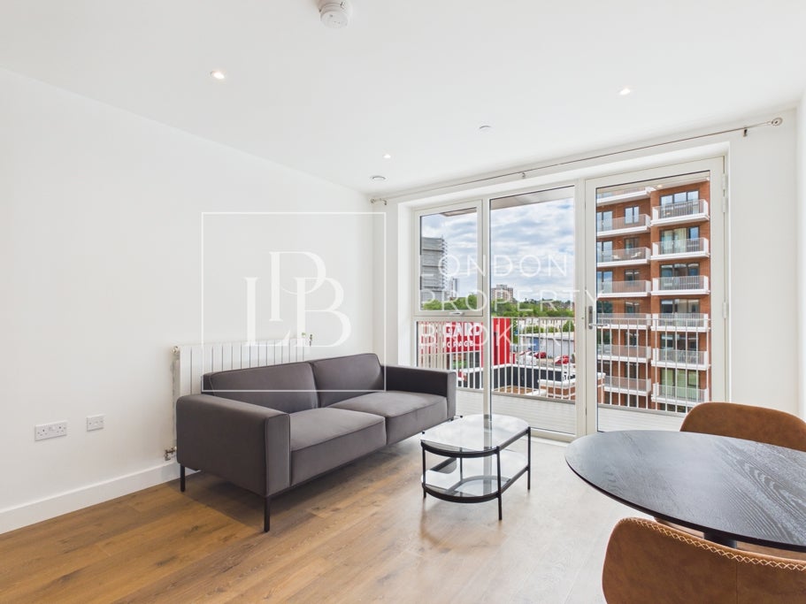 Flat Nathan Way in Greater London