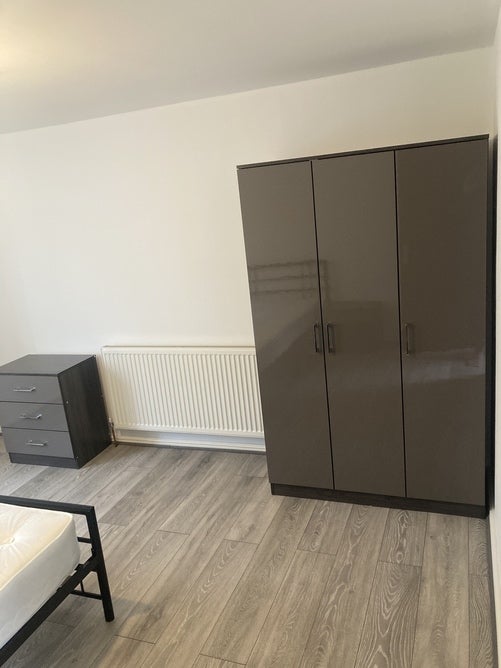 Room Southview Road in Peterborough