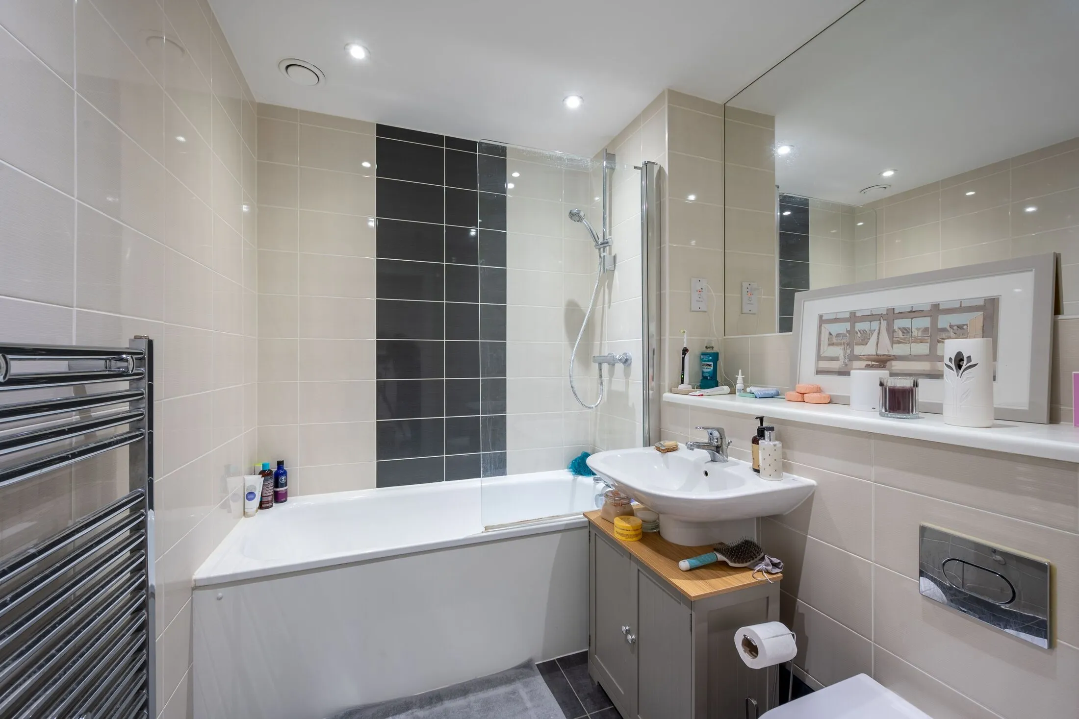 Flat Osiers Road in Greater London