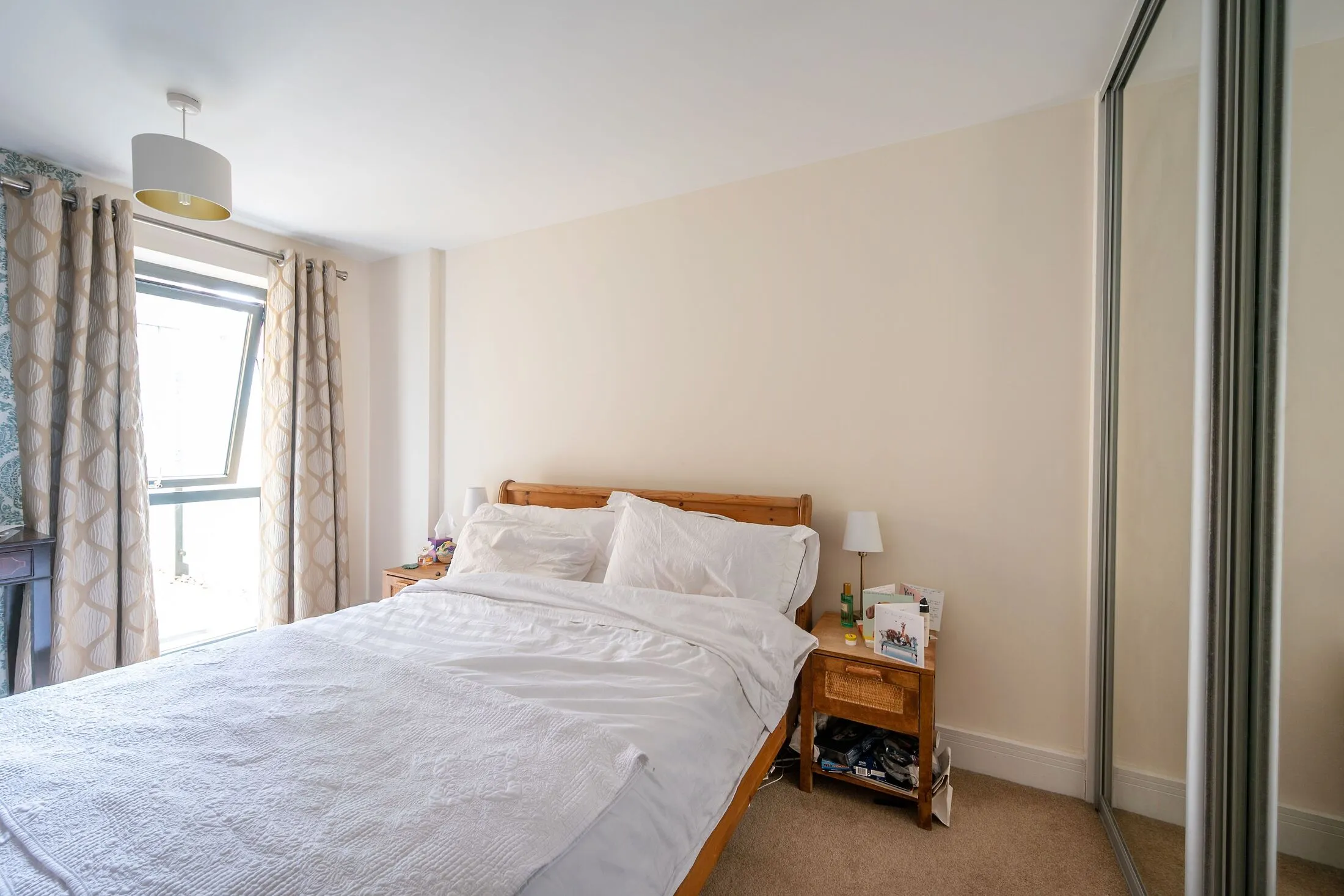 Flat Osiers Road in Greater London