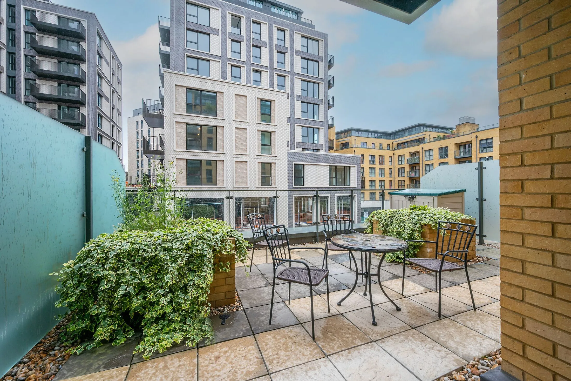Flat Osiers Road in Greater London