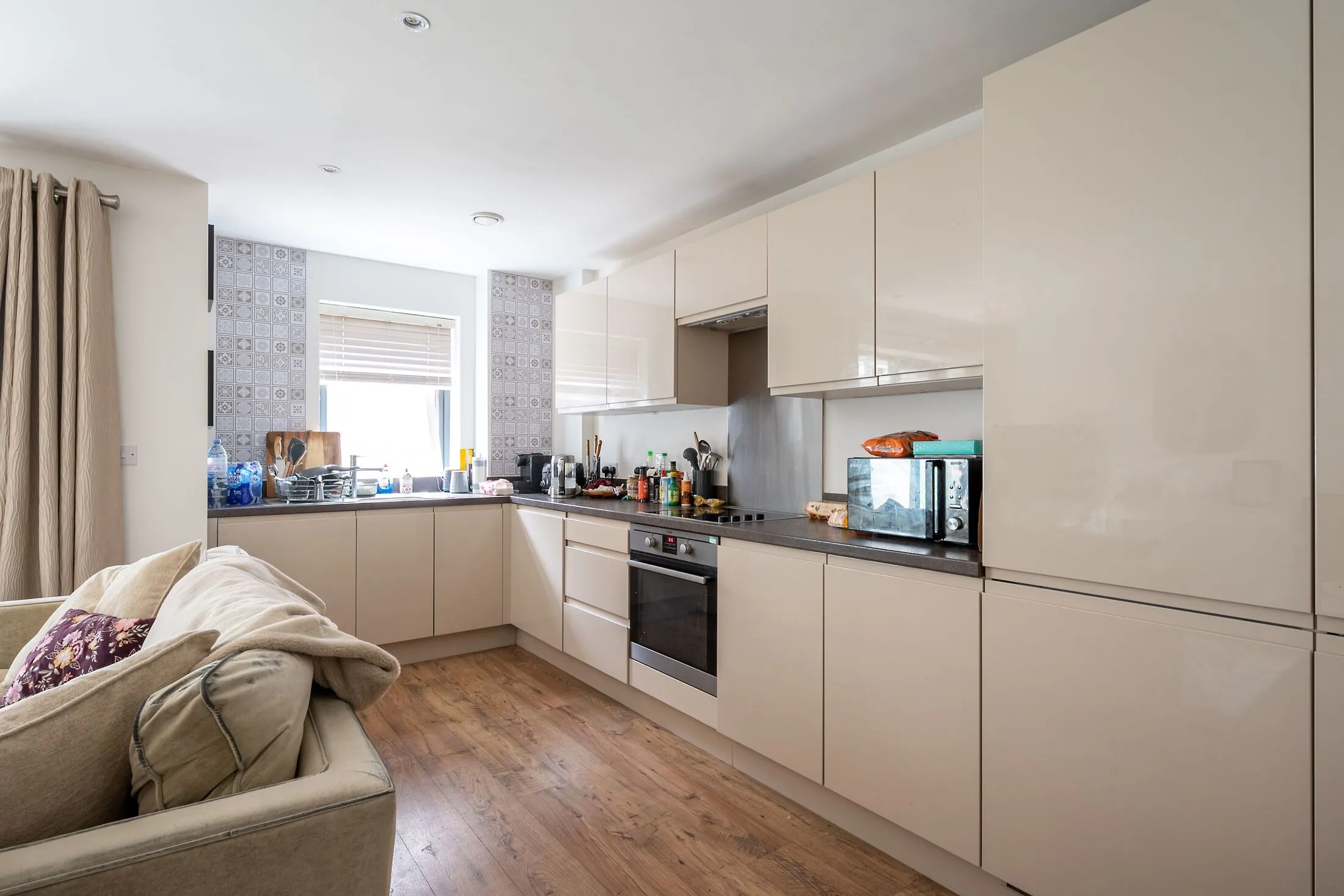 Flat Osiers Road in Greater London