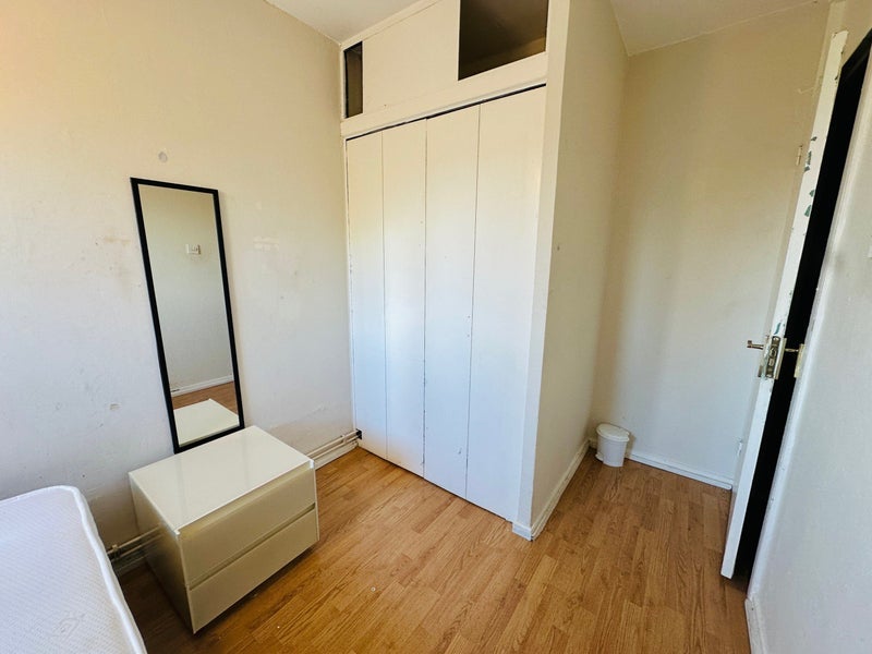 Room Arabella Drive in Greater London