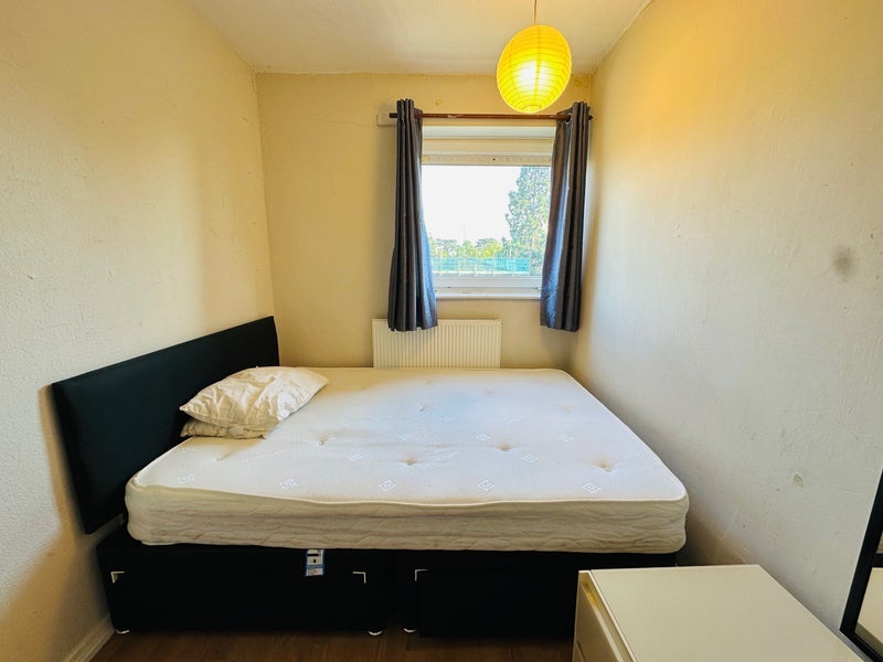 Room Arabella Drive in Greater London