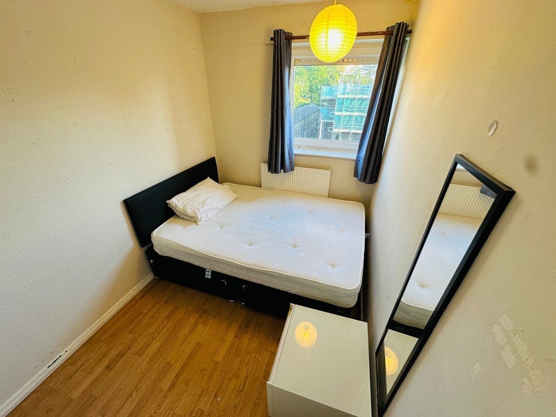 Room Arabella Drive in Greater London