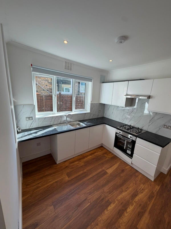 Room Eastcombe Avenue in Greater London