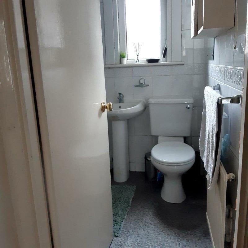 Room Leslie Road in Greater London