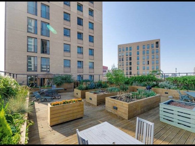 Room York Way in Greater London