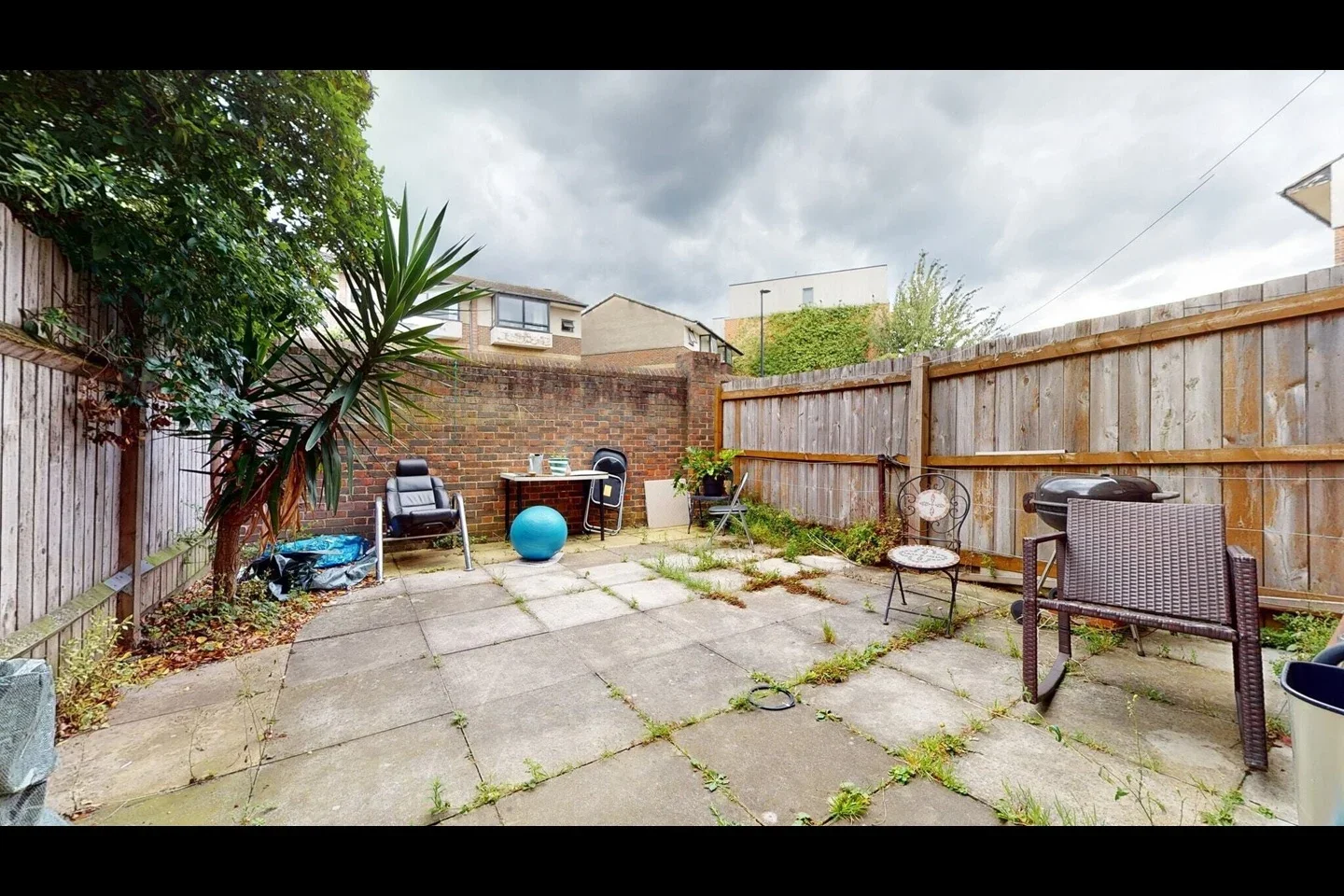 House Barnfield Place in Greater London