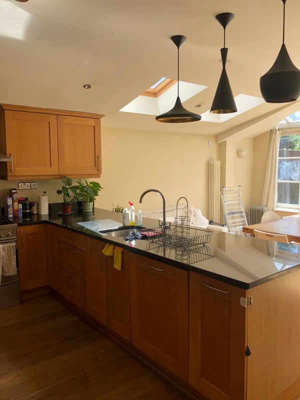 Room Amner Road in Greater London