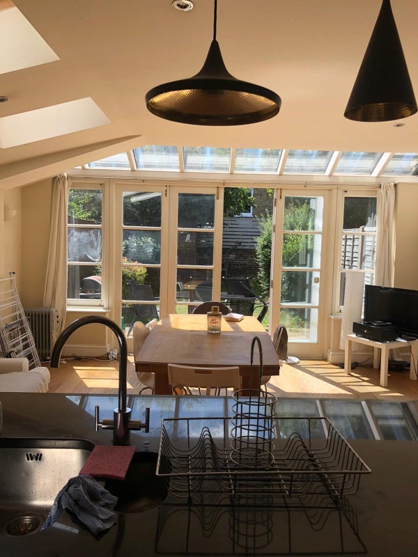 Room Amner Road in Greater London