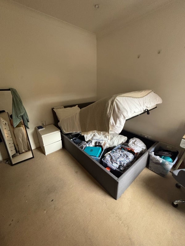 Room Amner Road in Greater London