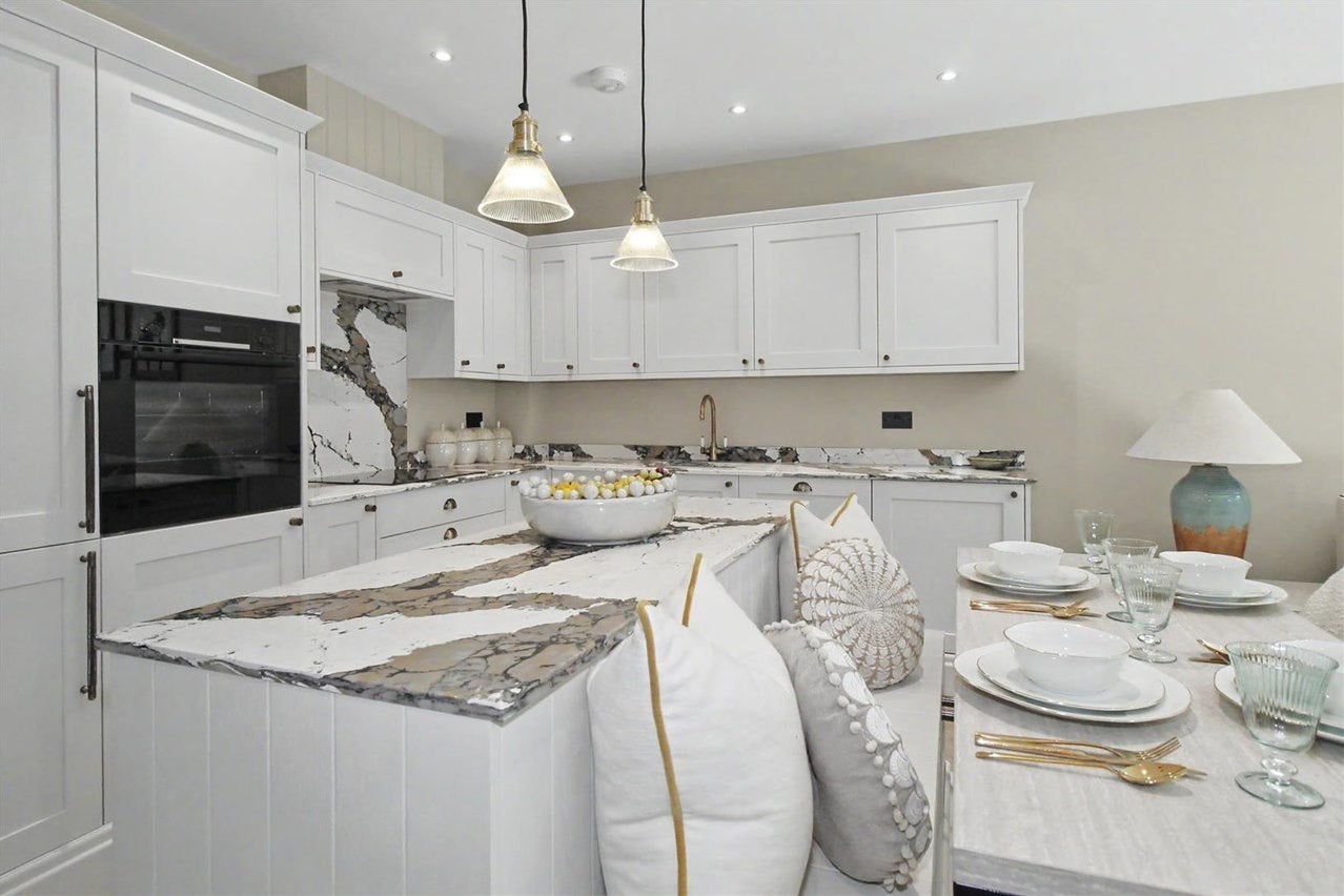 Flat Copsem Lane in Elmbridge