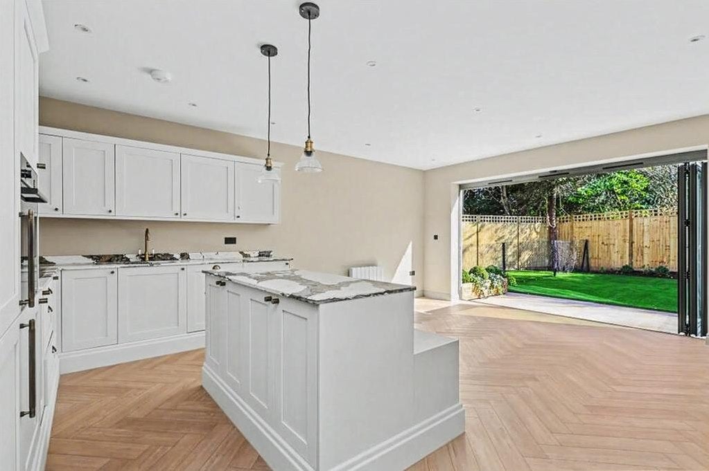 Flat Copsem Lane in Elmbridge