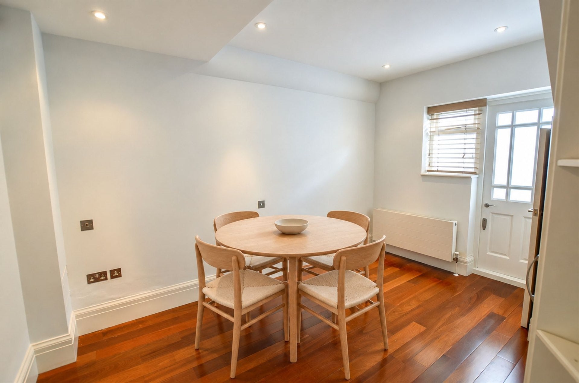 Flat Campden Hill Gardens in Greater London