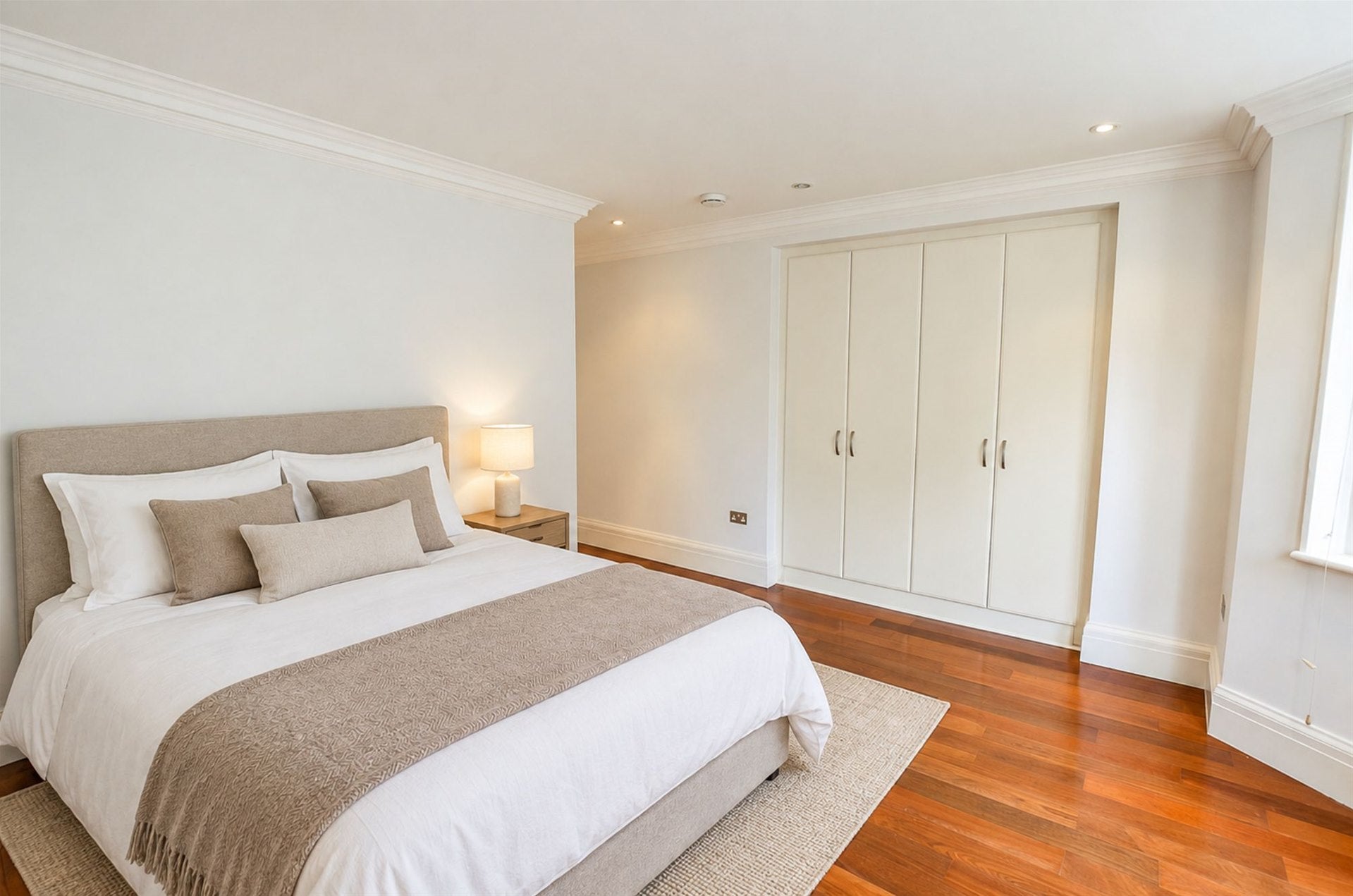 Flat Campden Hill Gardens in Greater London