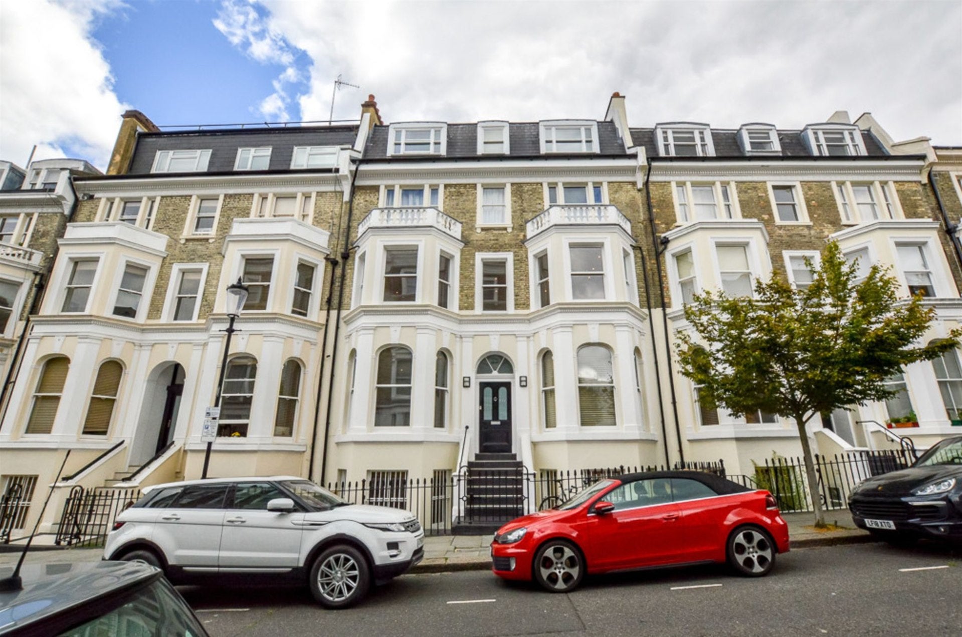 Flat Campden Hill Gardens in Greater London