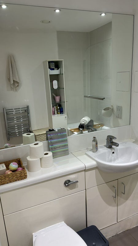 Flat Juniper Drive in Greater London