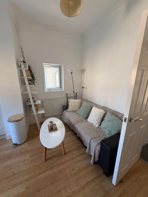 Room Penn Road in Greater London