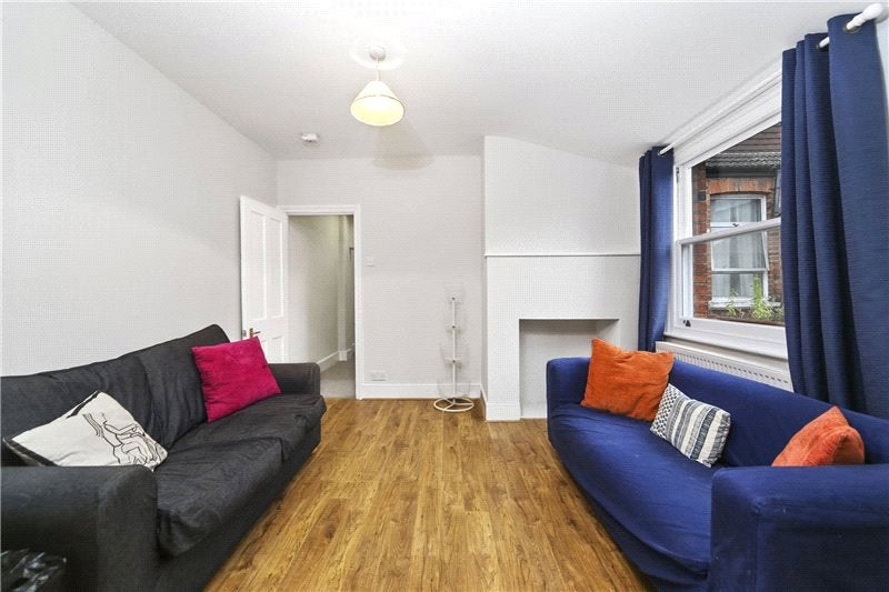 Flat Willow Vale in Greater London