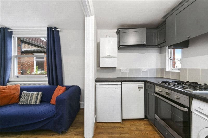 Flat Willow Vale in Greater London