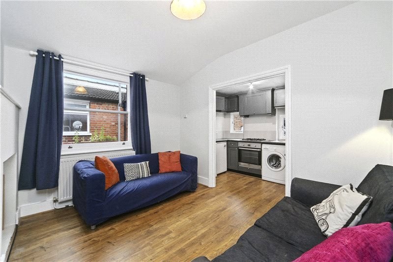 Flat Willow Vale in Greater London