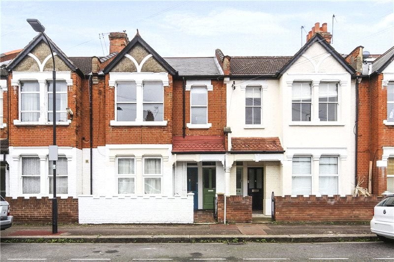 Flat Willow Vale in Greater London