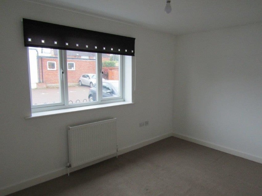 Flat Waylands Place in Hedge End