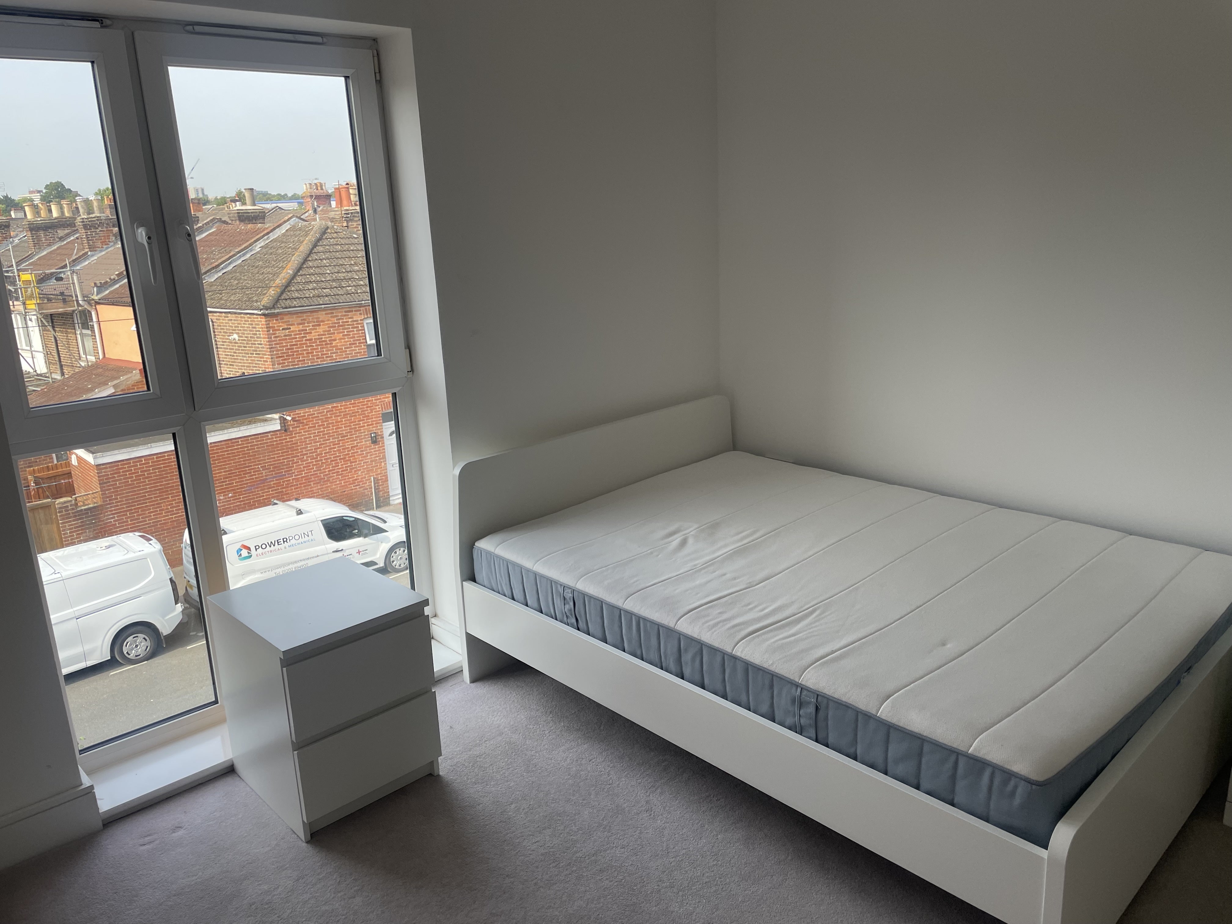 Flat Meridian Way in Southampton