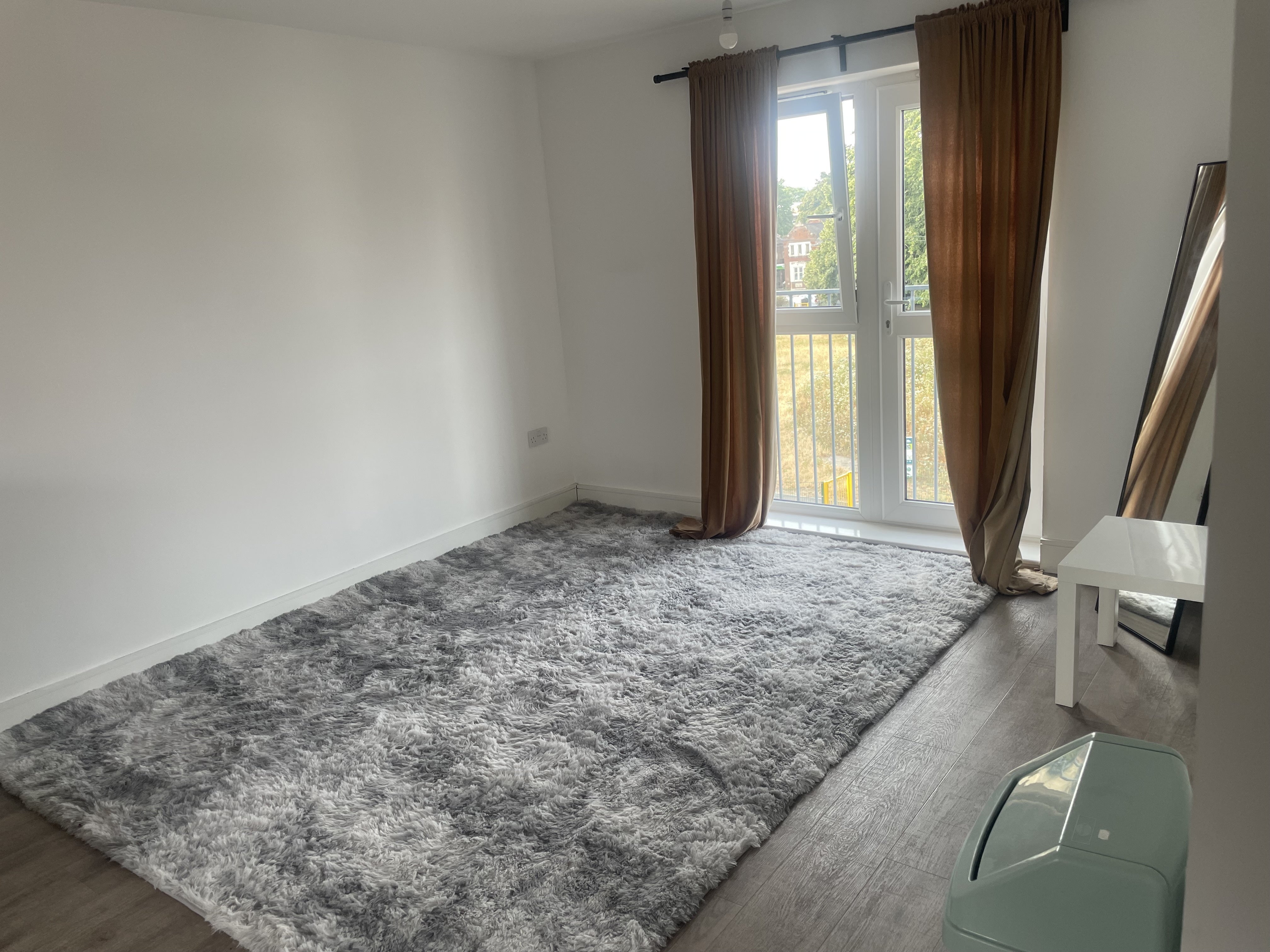 Flat Meridian Way in Southampton