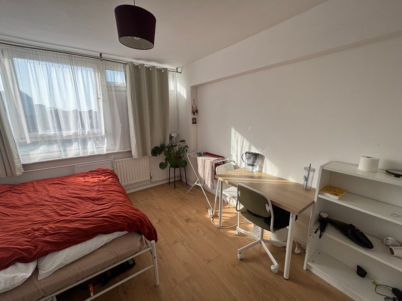 Room Buckland Street in Greater London