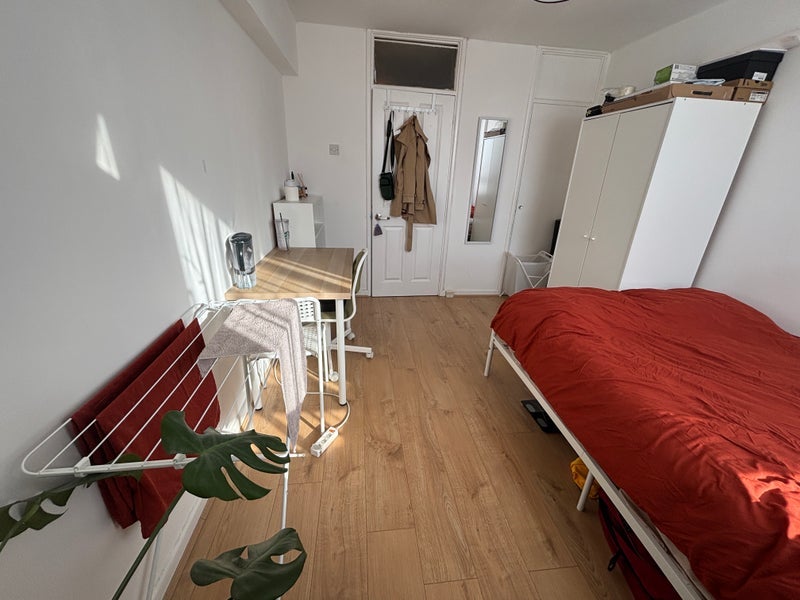 Room Buckland Street in Greater London