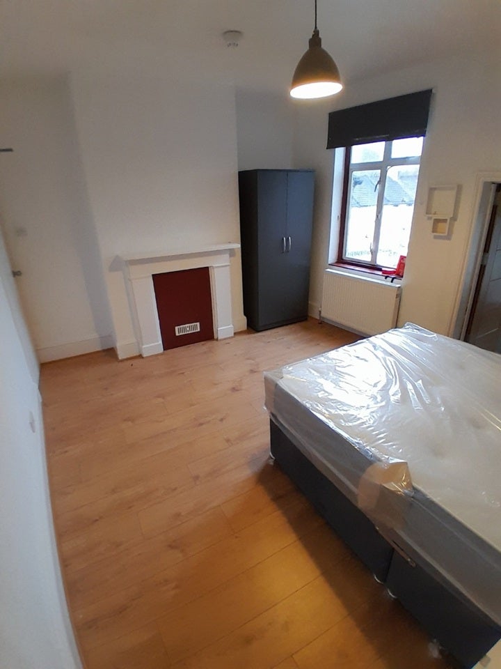 Room Westfield Road in Greater London