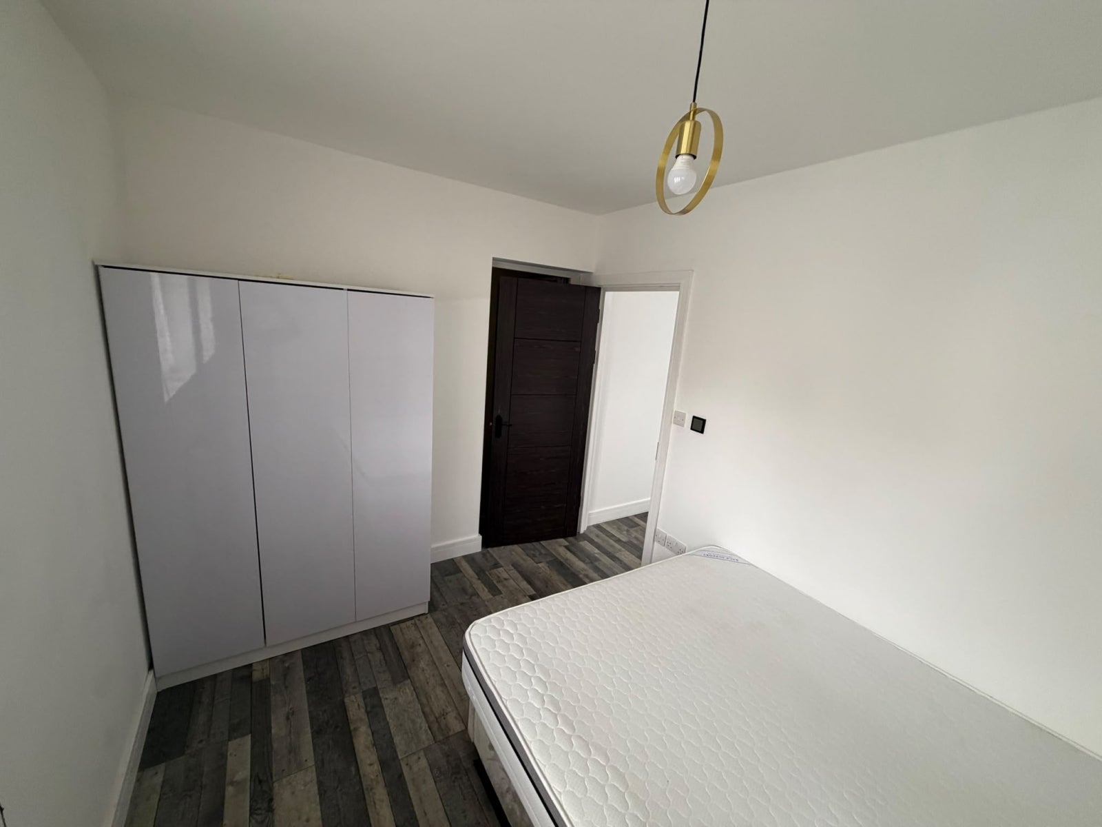 Flat West Road in Greater London