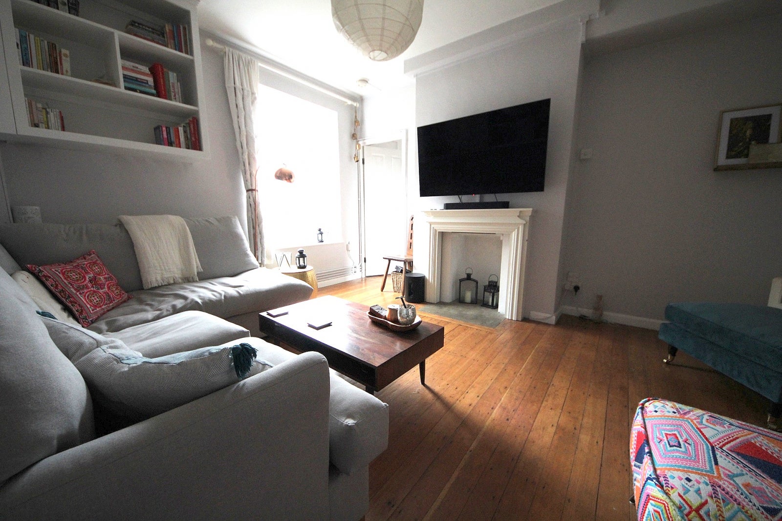 Flat Teale Street in Greater London