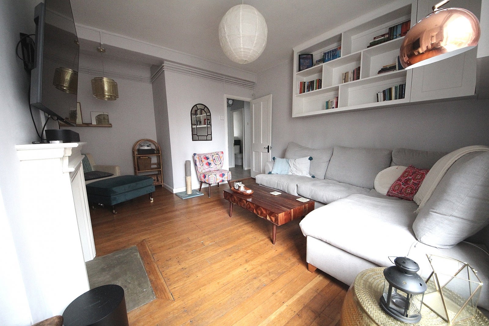 Flat Teale Street in Greater London