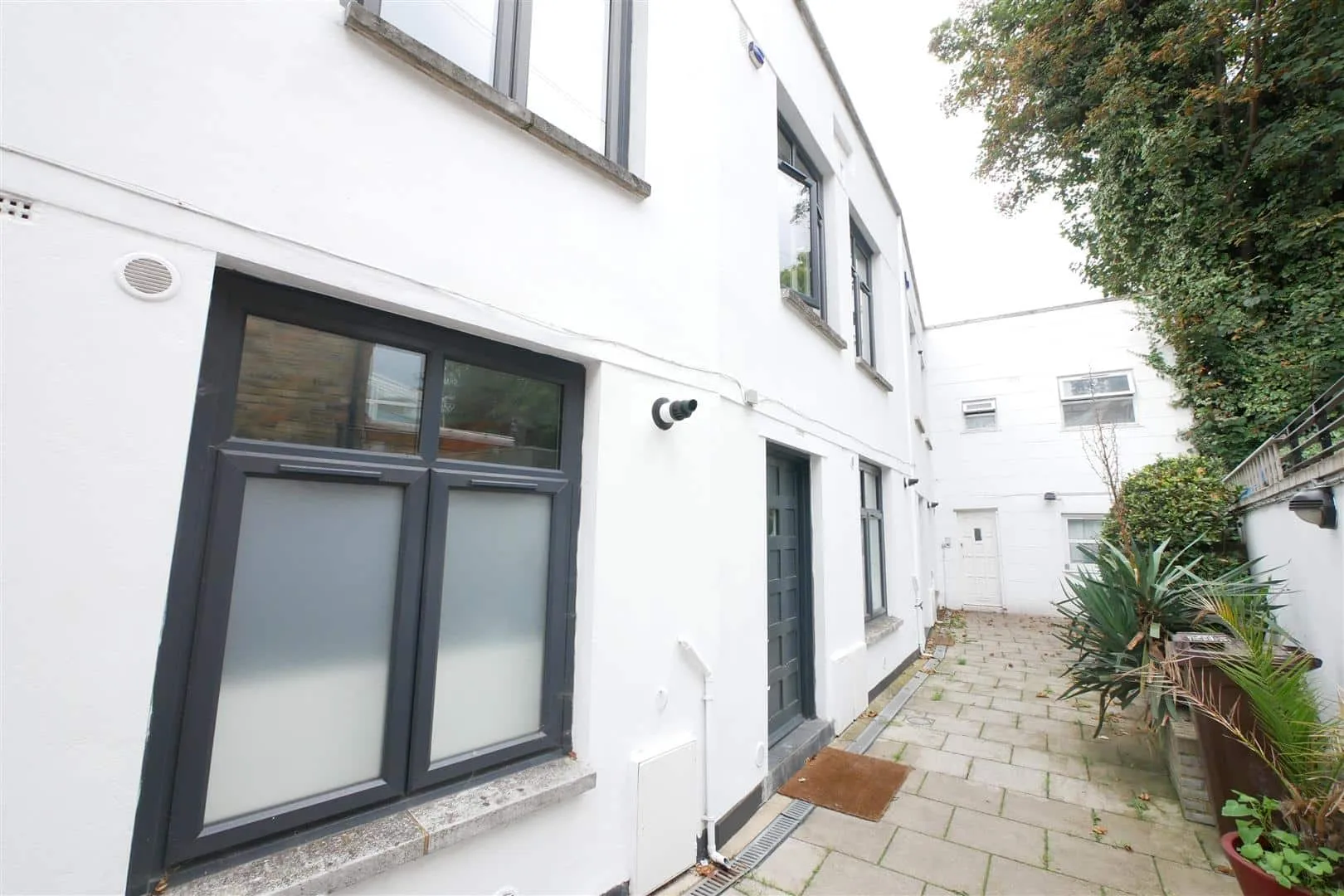 Flat Rectory Road in Greater London