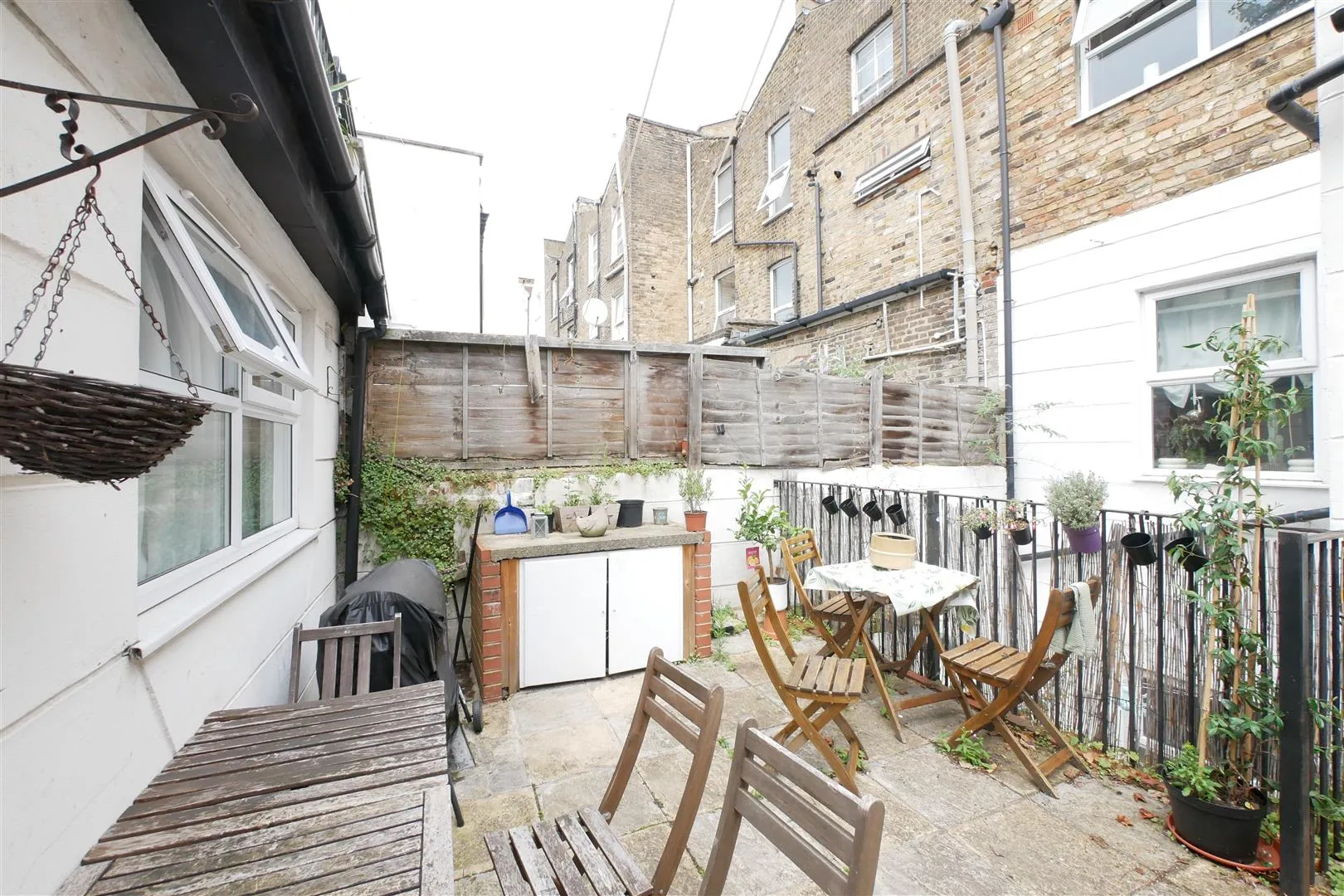 Flat Rectory Road in Greater London