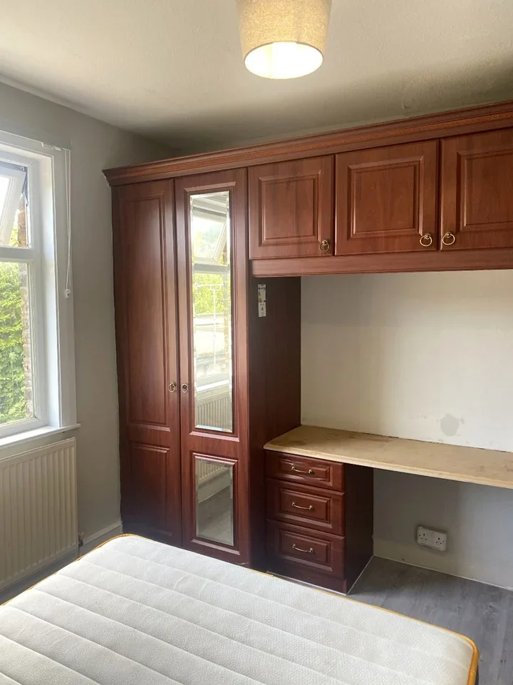 Room Percy Road in Greater London